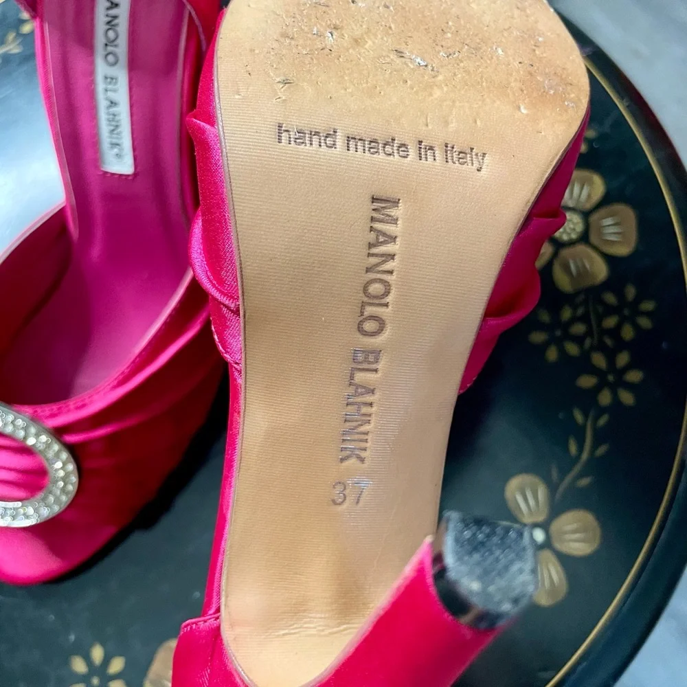 Manolo Blahnik Raspberry Sedaraby pair - Picture 7 of 7